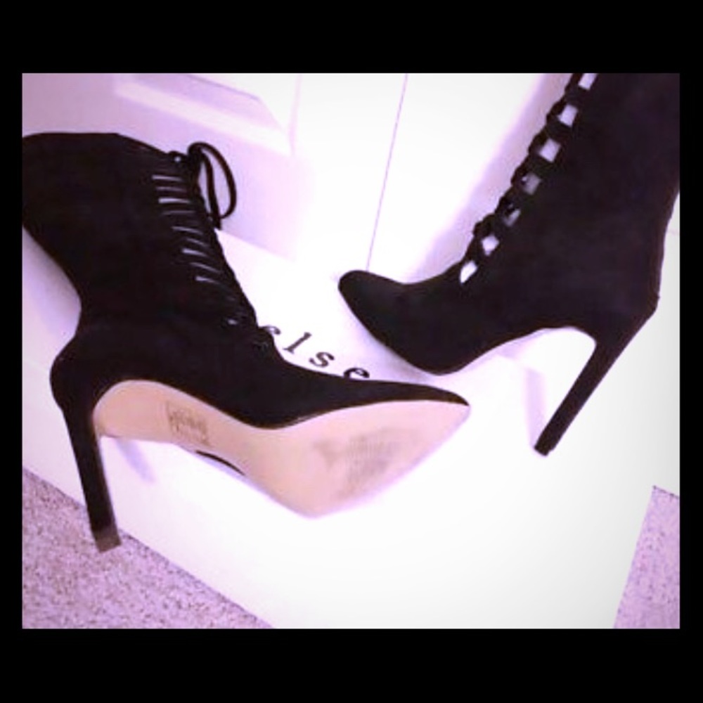 NWT Chelsea & Zoe full lace up black boots size6